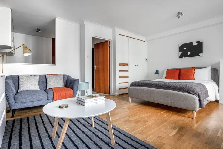 Flat Mansell Street in City of London