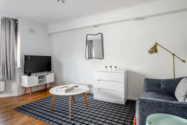 Flat Mansell Street in City of London