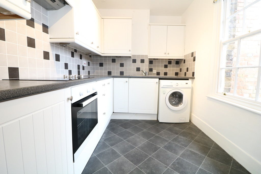 Flat South Street in Mole Valley