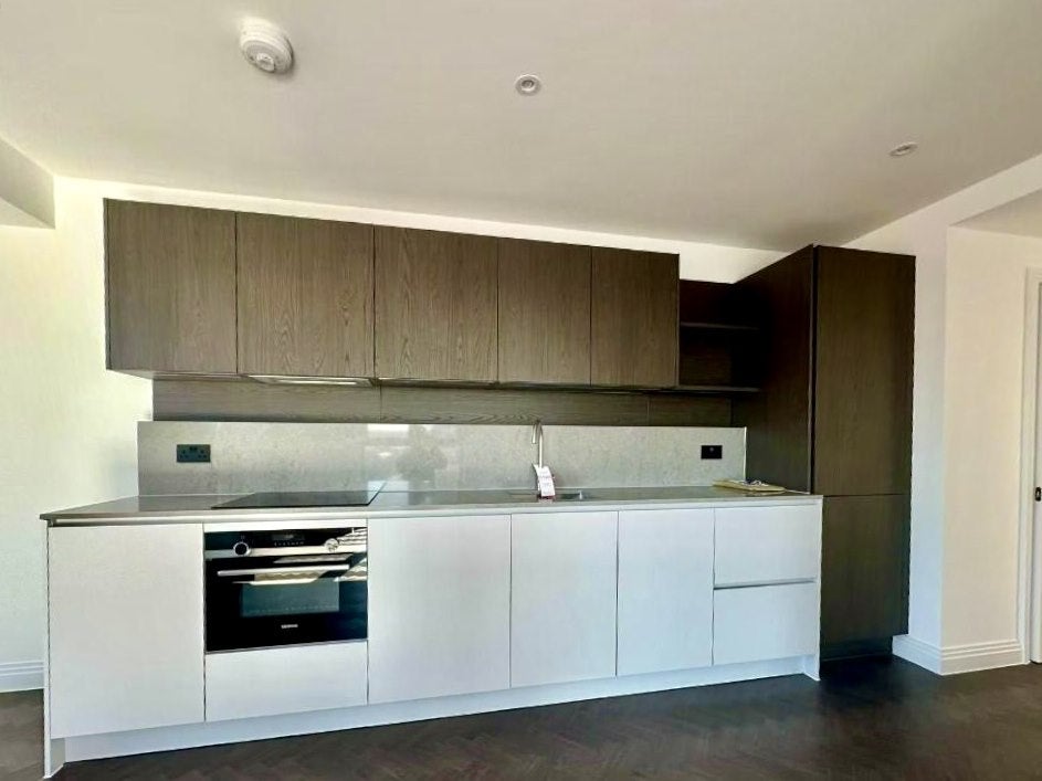 Flat Laura Place in Greater London
