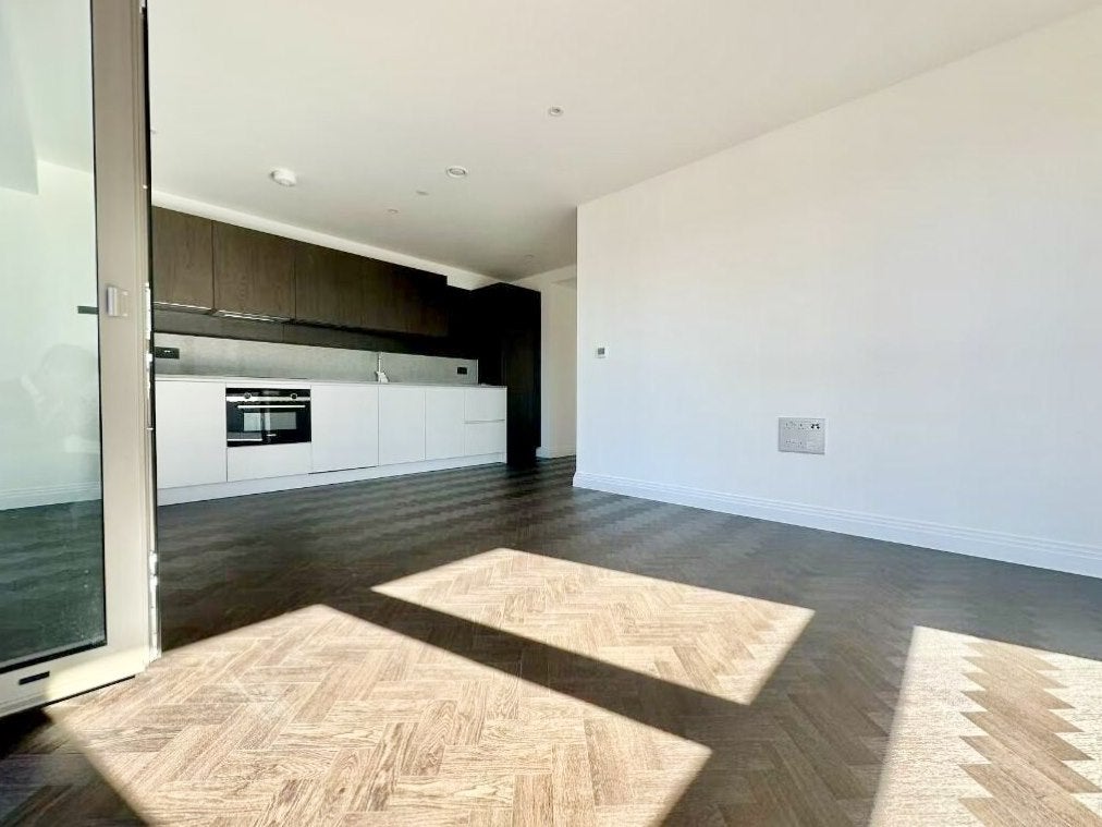Flat Laura Place in Greater London