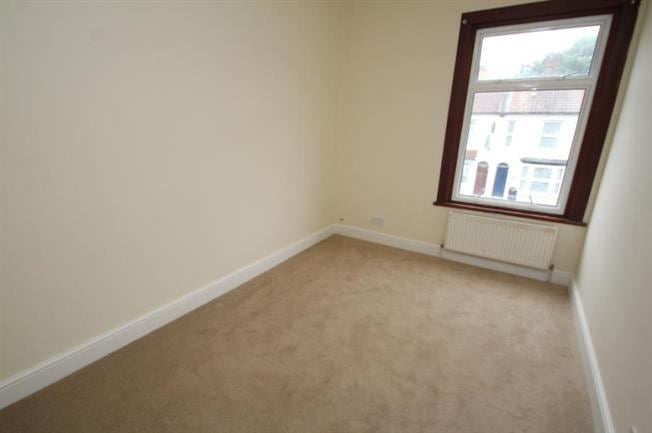 Room Donald Road in Greater London