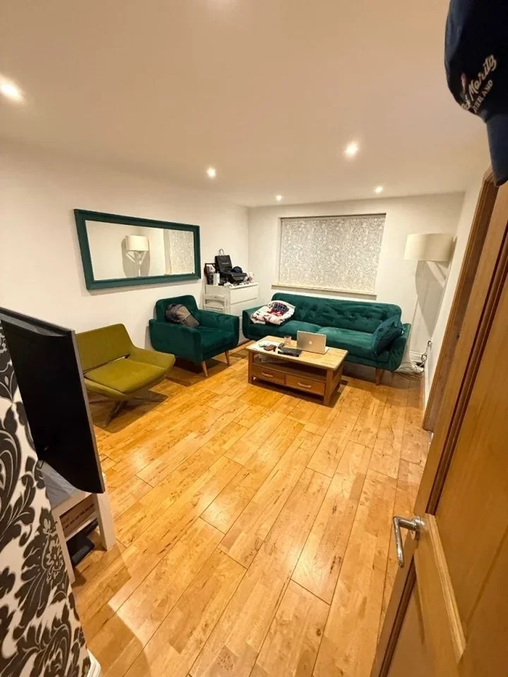 Flat Honey Close in Greater London