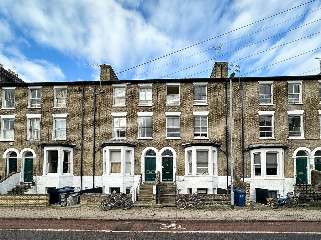 Room Hills Road in Cambridge