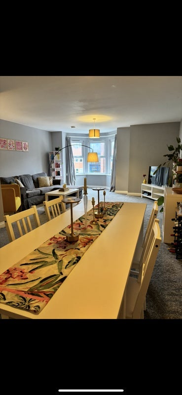 Flat Carisbrooke Road in Leeds