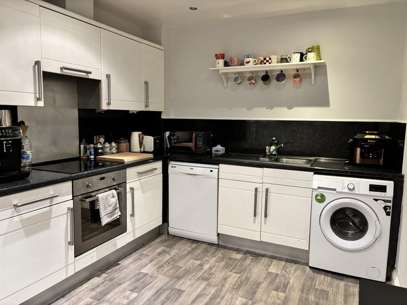 Flat Carisbrooke Road in Leeds