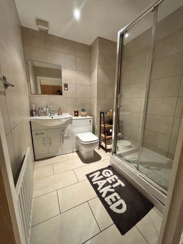 Flat Carisbrooke Road in Leeds