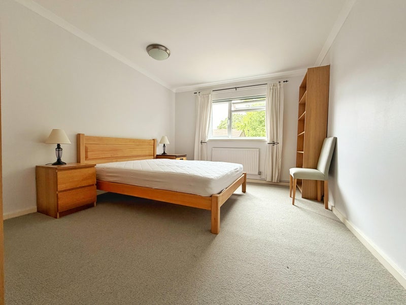 Room Queen's Walk in Greater London
