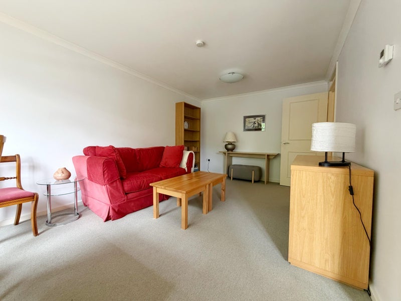 Room Queen's Walk in Greater London
