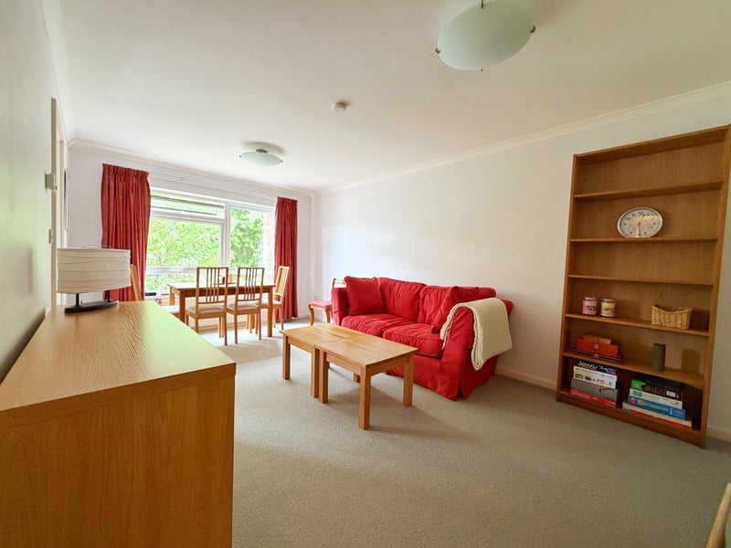 Room Queen's Walk in Greater London