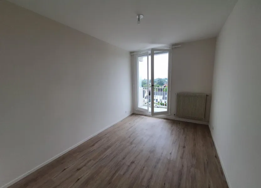 Flat Allée Jacques Chevalier in Saint-Cyr-sur-Loire