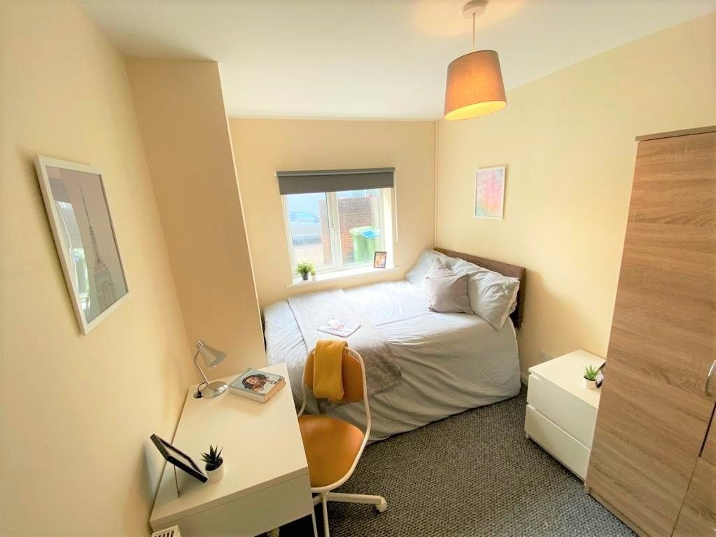 Room Burton Road in Southampton