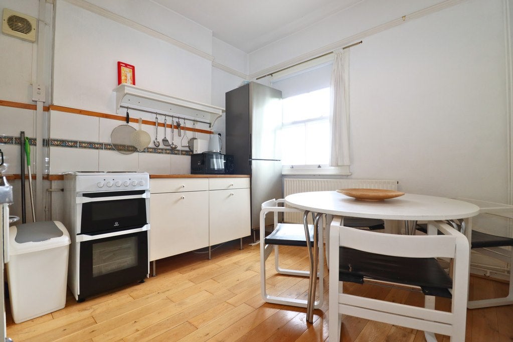 Flat Catherine Road in Greater London