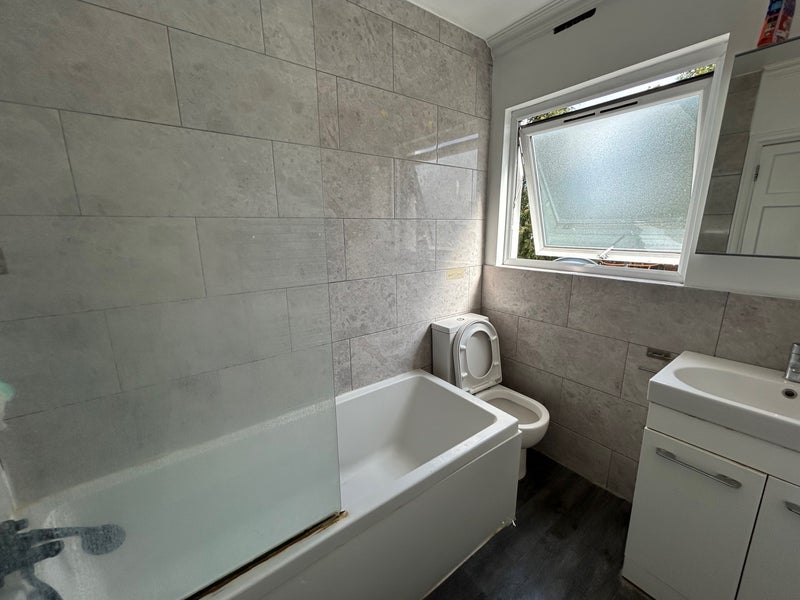 Room Lister Gardens in Greater London