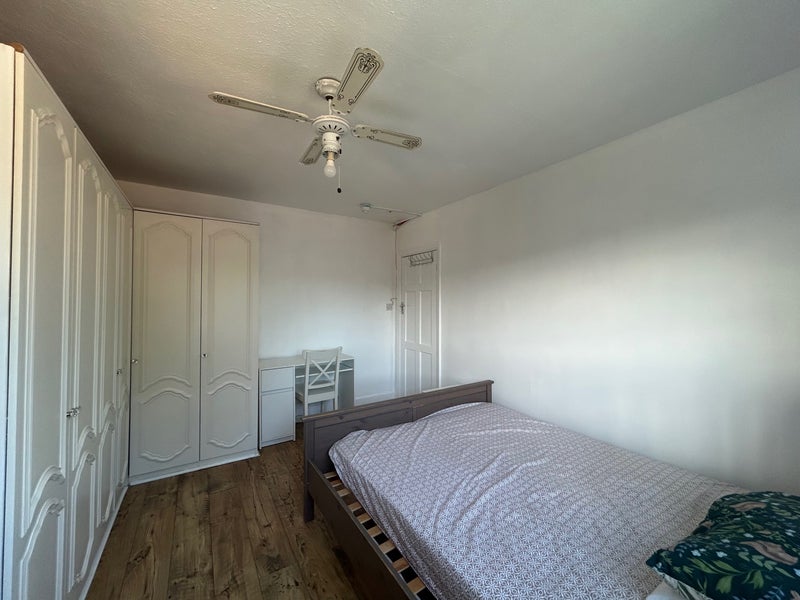Room Lister Gardens in Greater London
