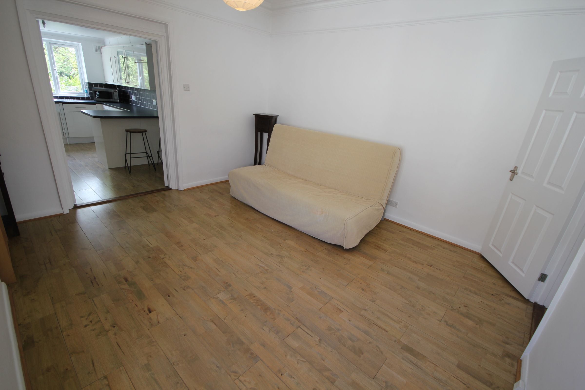 Flat Devonshire Road in Greater London