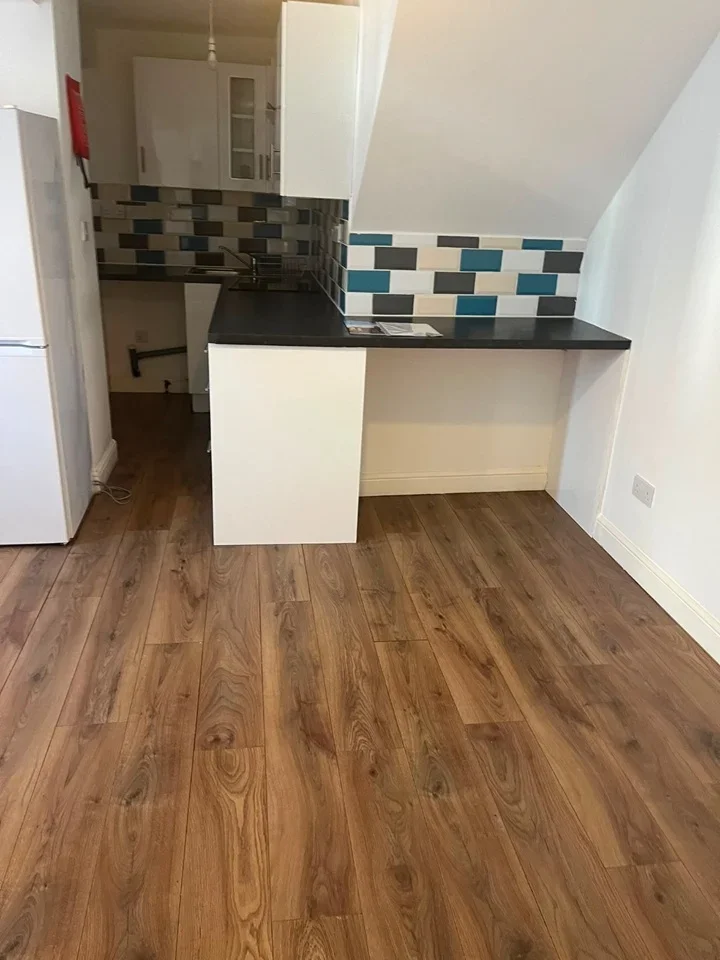 Room Rainham Road in Gillingham