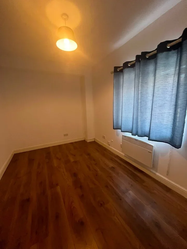 Room Rainham Road in Gillingham