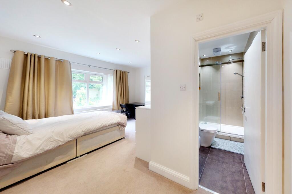 Flat Finchley Road in Greater London