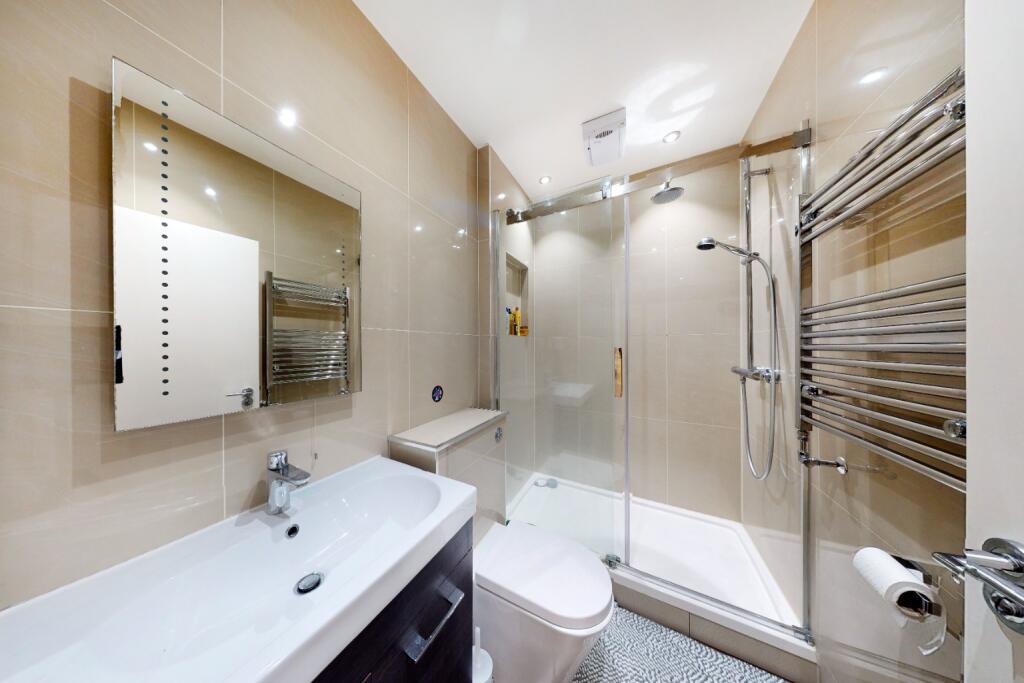 Flat Finchley Road in Greater London