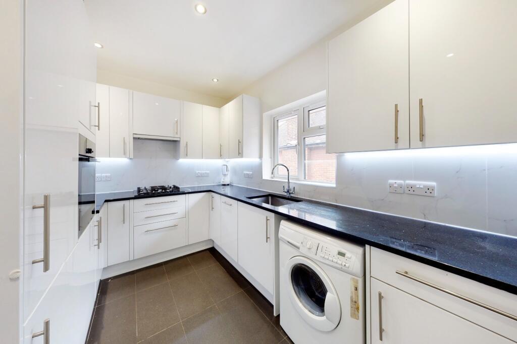 Flat Finchley Road in Greater London