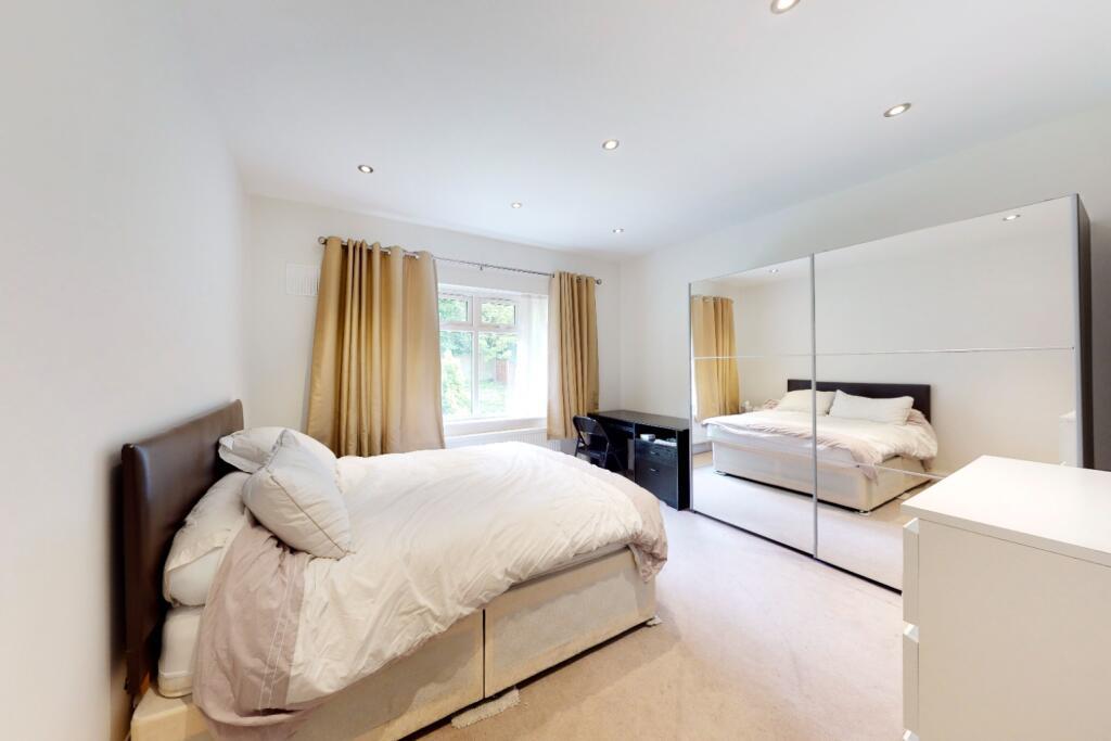 Flat Finchley Road in Greater London