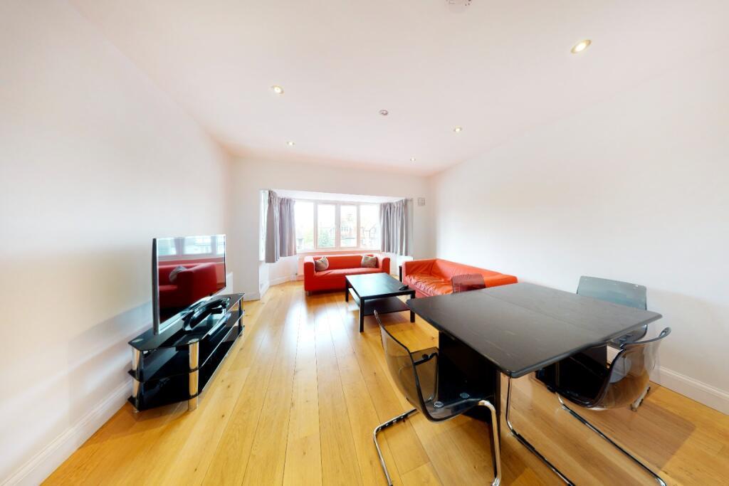 Flat Finchley Road in Greater London