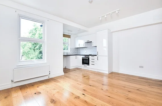 Flat Ramsdale Road in Greater London