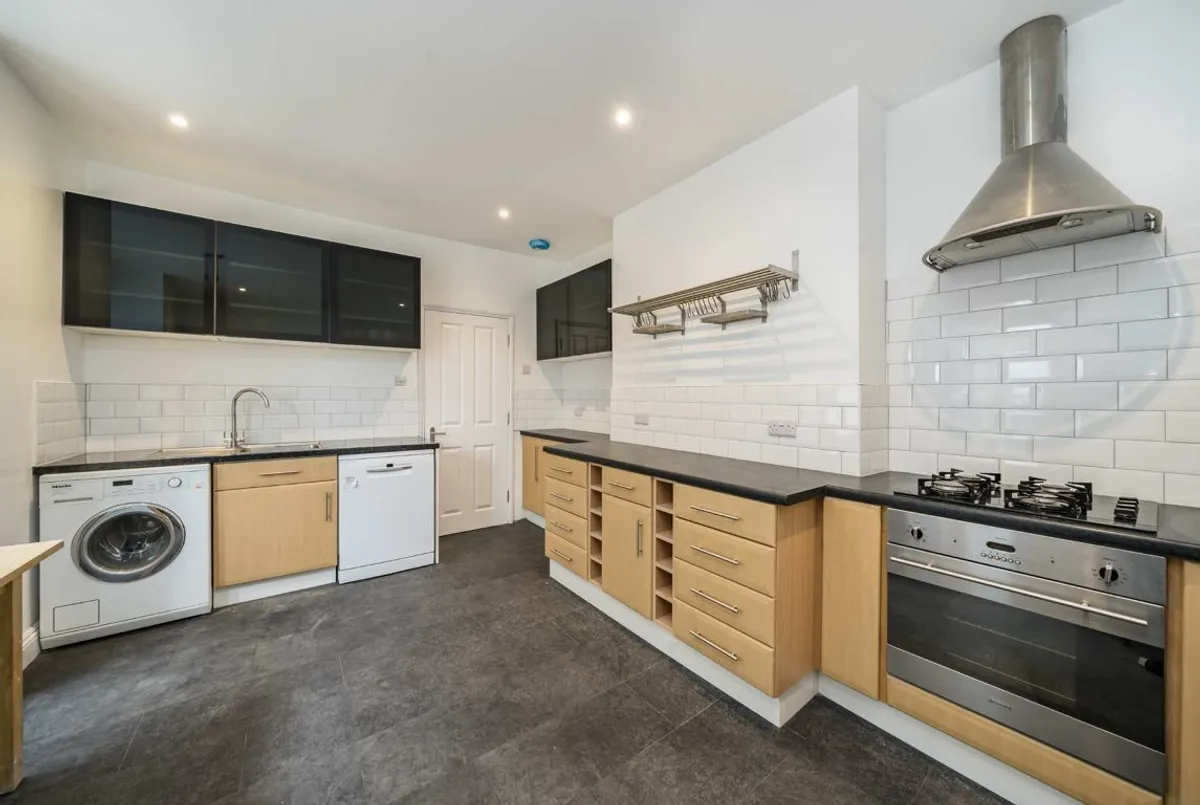 Flat Hoyle Road in Greater London