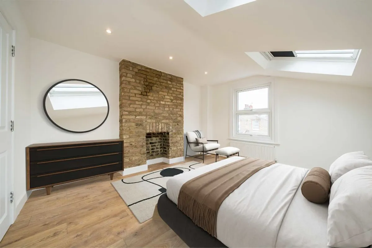 Flat Hoyle Road in Greater London