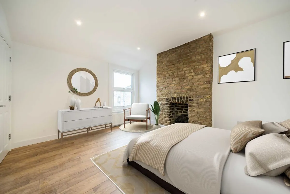 Flat Hoyle Road in Greater London