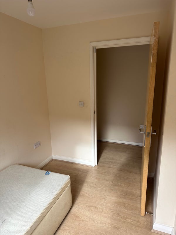 Room Hirst Crescent in Greater London