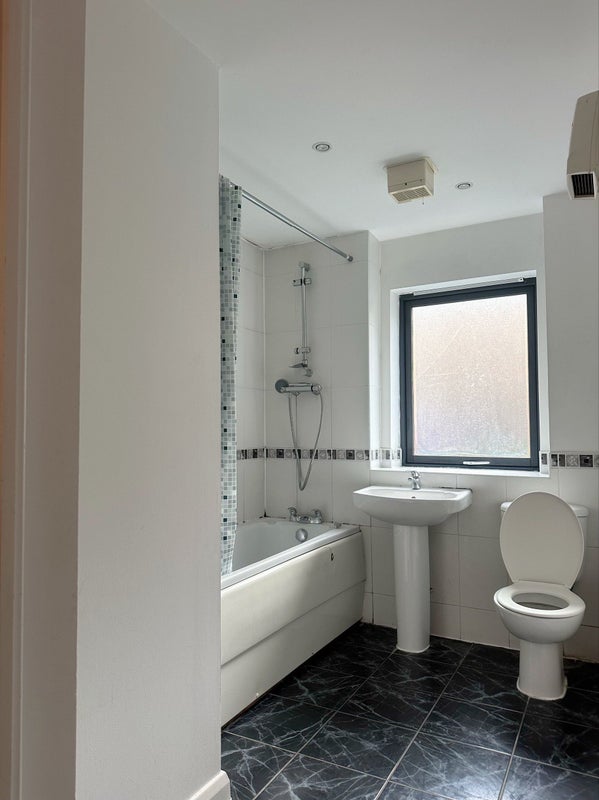 Room Hirst Crescent in Greater London