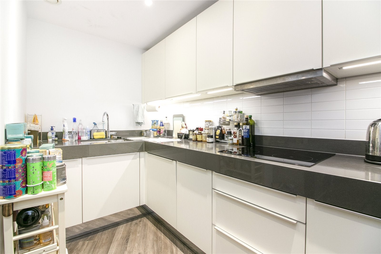 Flat Leman Street in Greater London