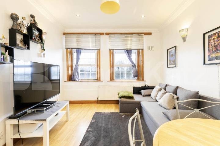 Flat Iverson Road in Greater London