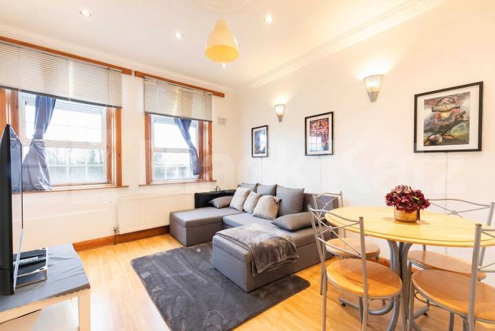 Flat Iverson Road in Greater London