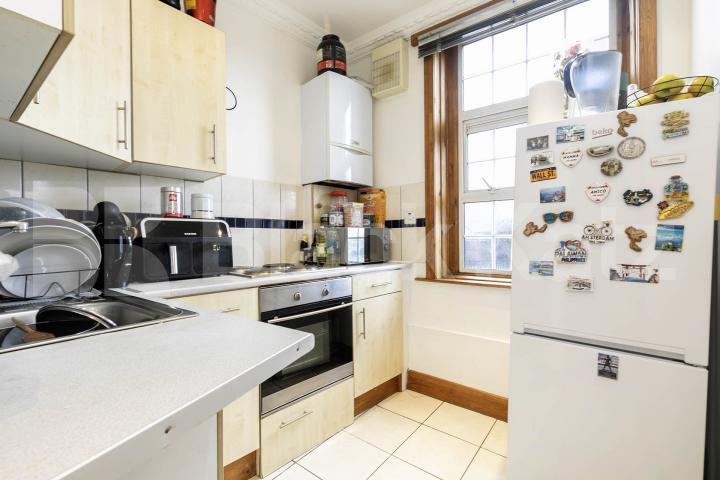 Flat Iverson Road in Greater London