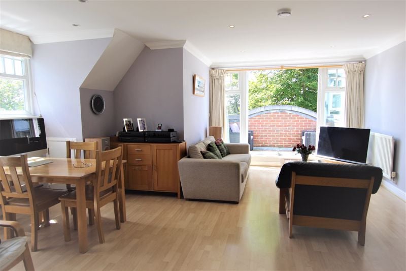 Flat Alexandra Road in Epsom and Ewell