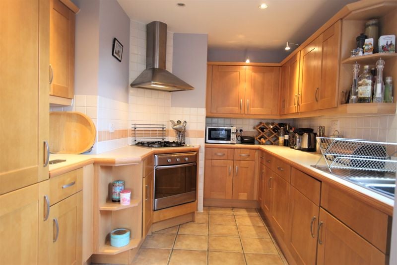 Flat Alexandra Road in Epsom and Ewell