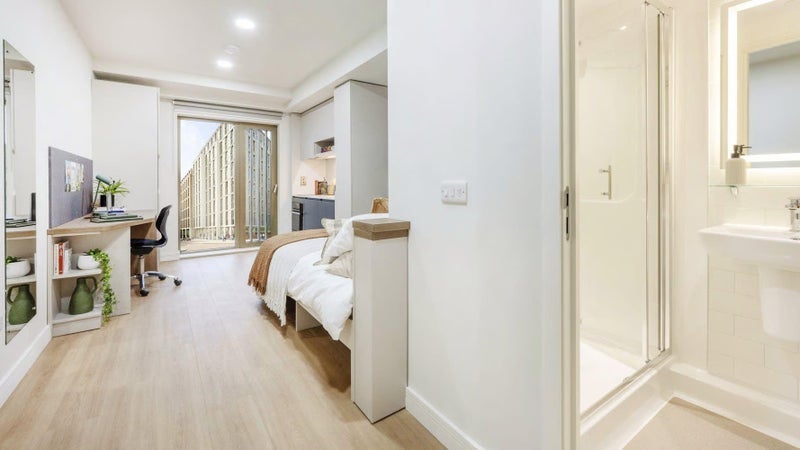 Room Cowcaddens Road in Glasgow