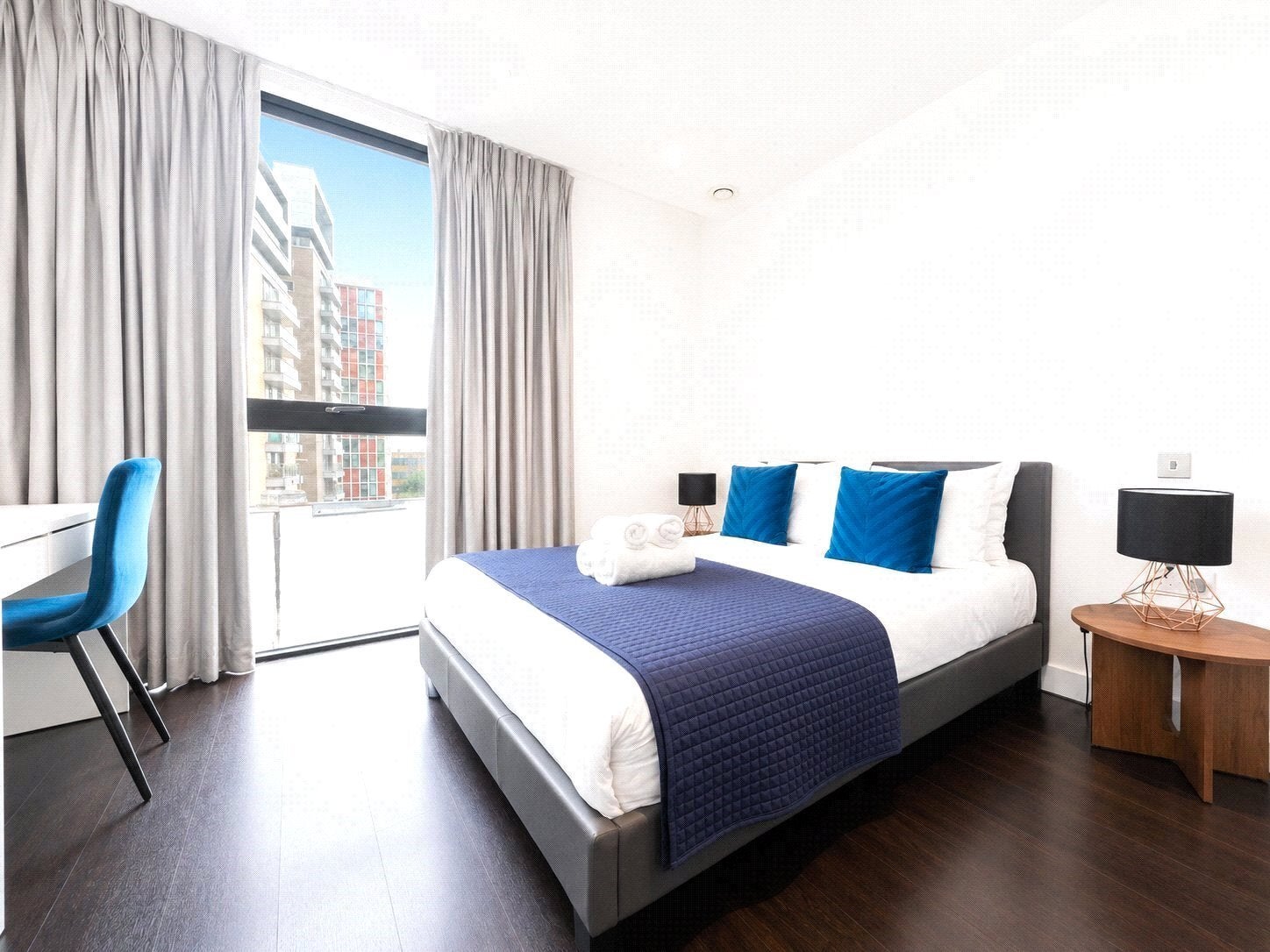 Flat Alie Street in Greater London