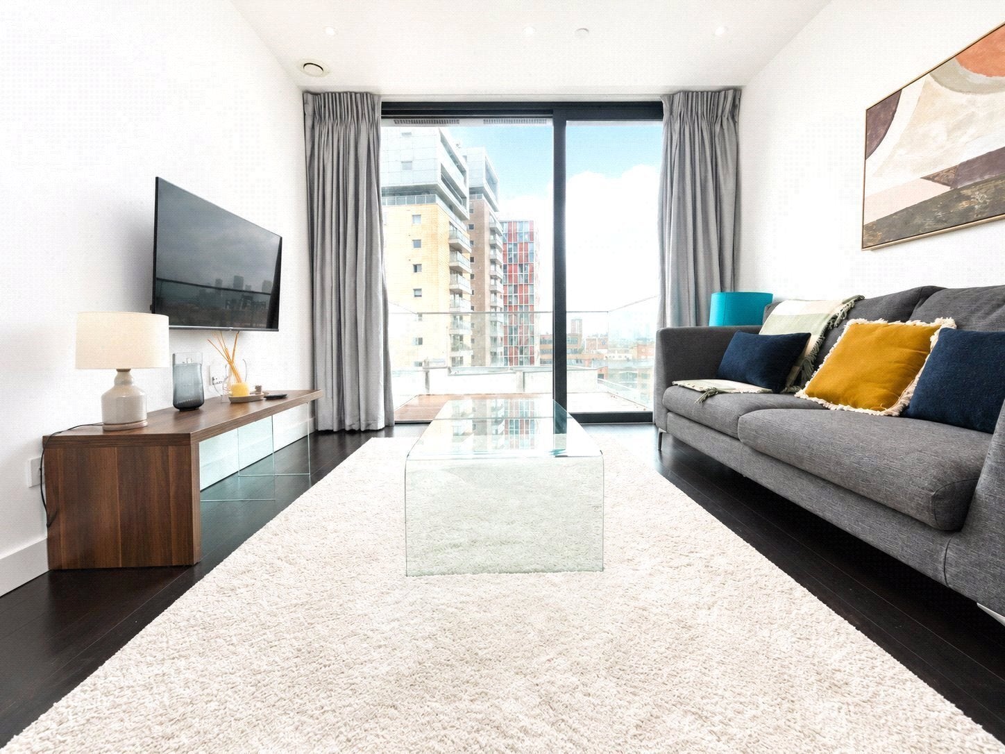 Flat Alie Street in Greater London