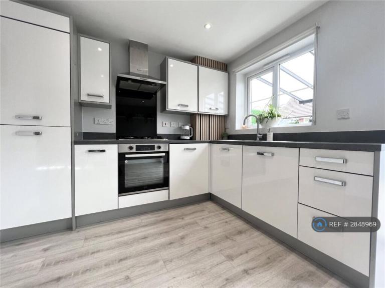 House Fontmell Close in Blunsdon St Andrew