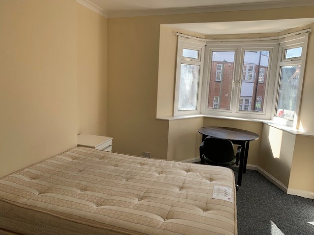 House Finchley Lane in Greater London