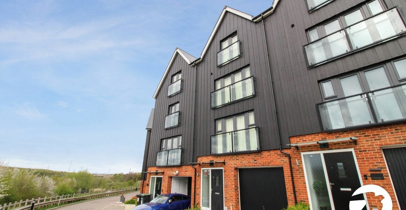 House Stratford Way in Gravesend