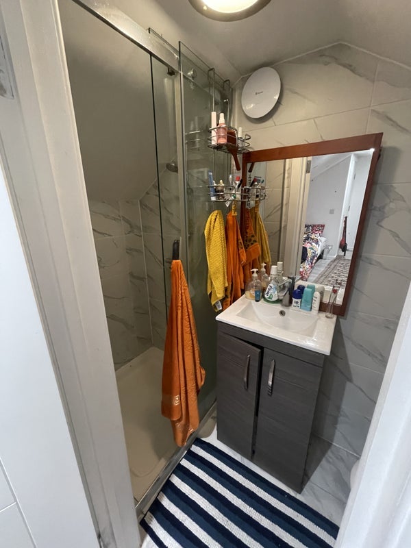 Room Kildare Road in Greater London