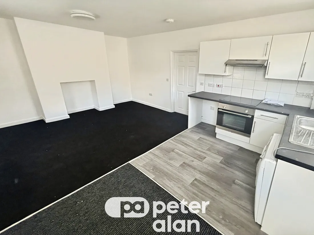Flat St Woolos Road in Newport