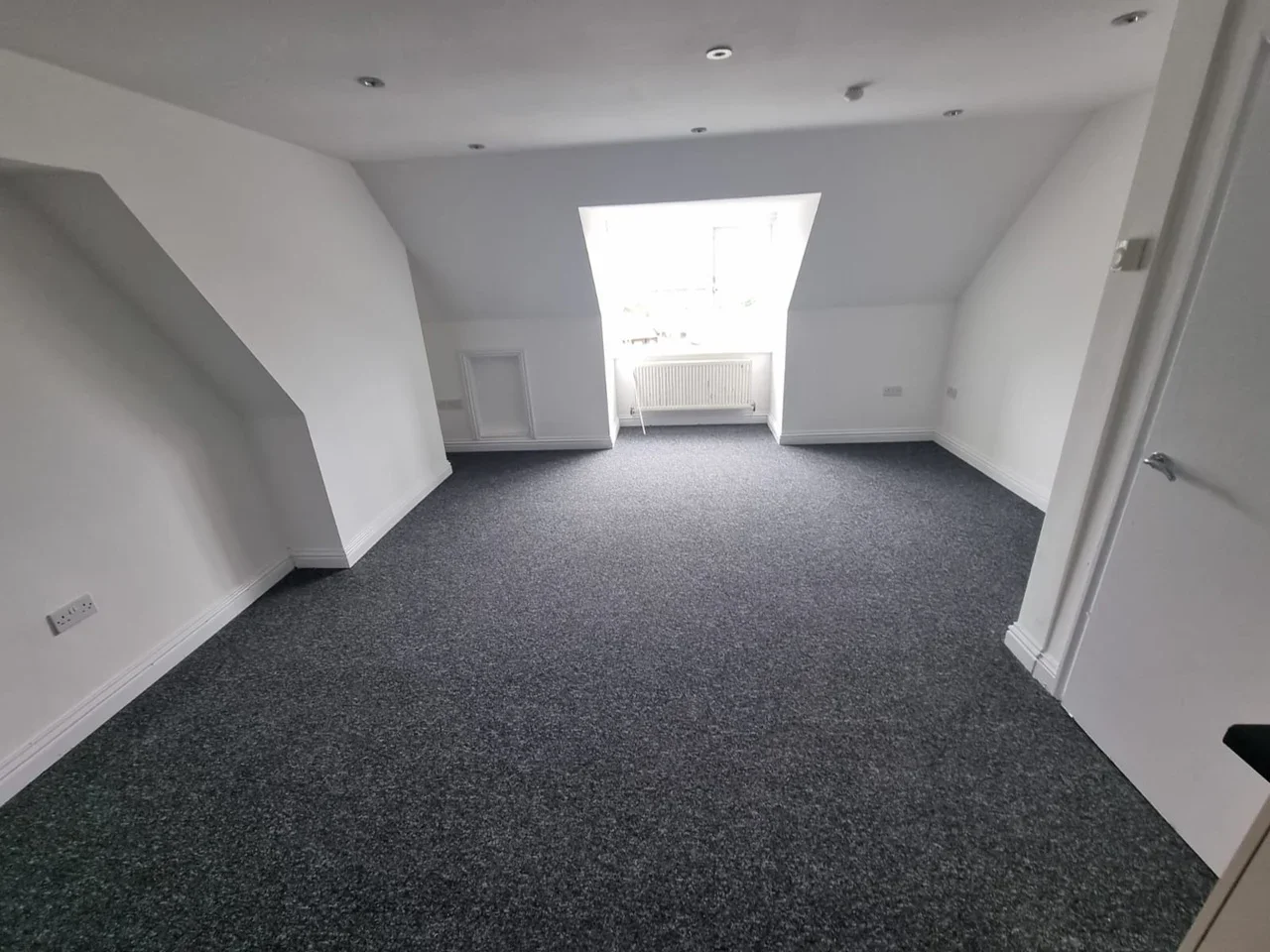 Flat Hillside Avenue in Strood