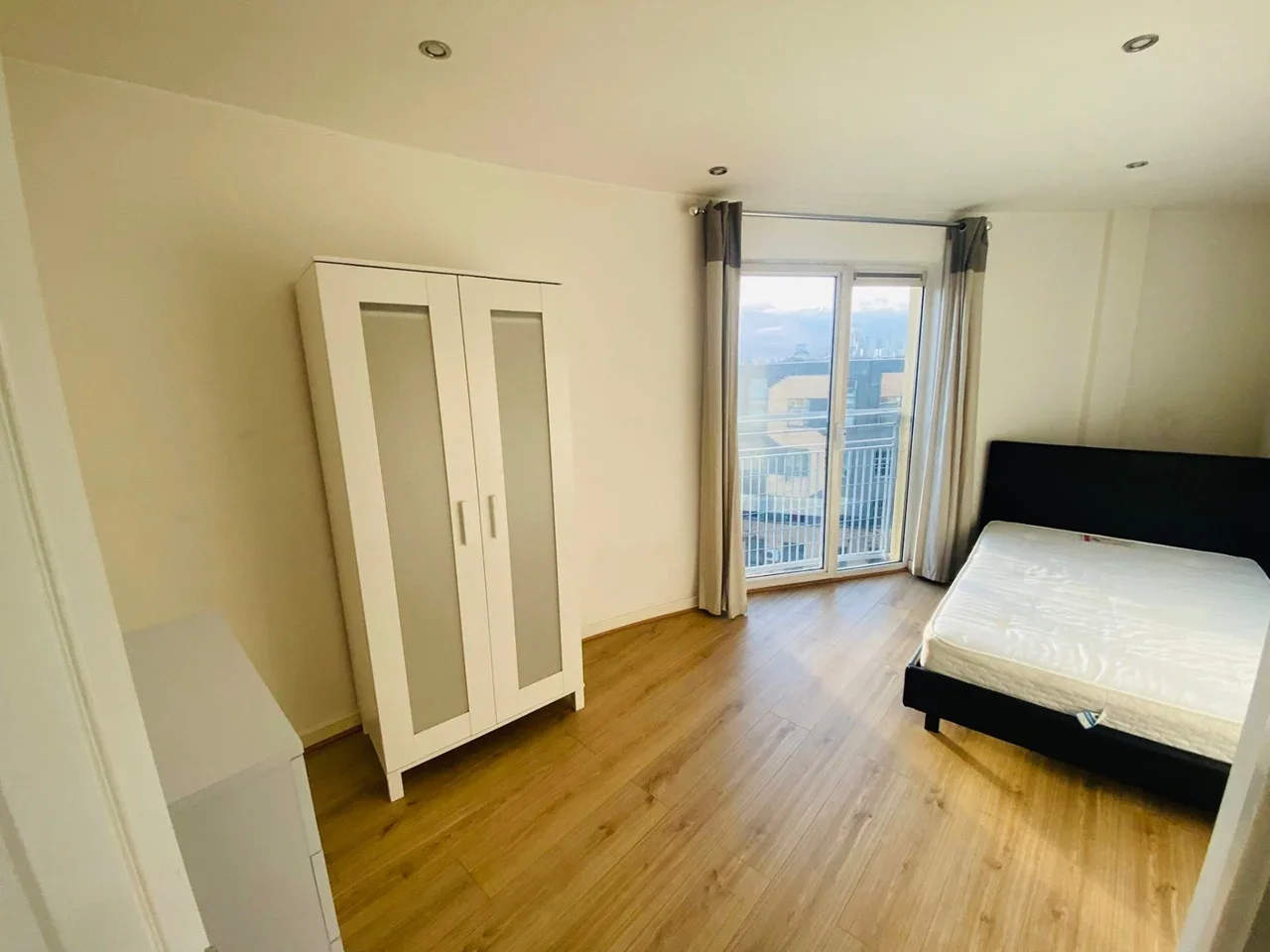 Flat Premiere Place in Greater London