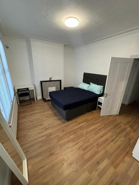 Room Fairland Road in London